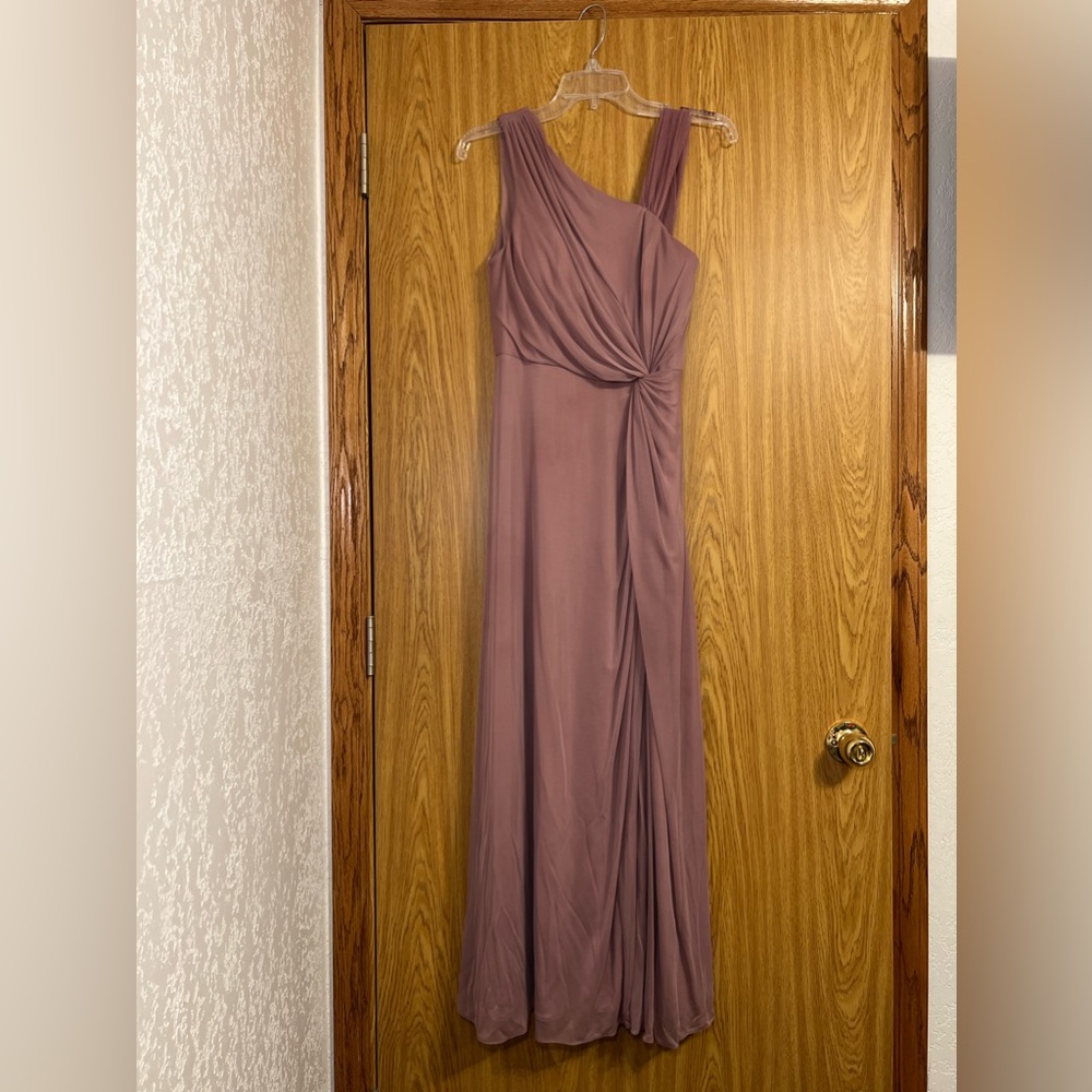 Pink / rose color dress. Has a sexy leg slit